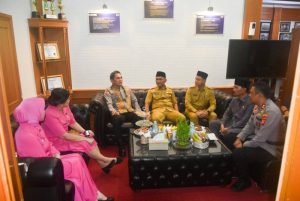 Bupati H.Hurmin Menyambut kedatangan Kapolda Jambi