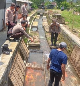 *Dukung Program Ketahanan Pangan, Polresta Banyuwangi Pendampingan Budidaya Keramba Ikan*