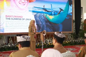 Gotong Royong Entaskan Kemiskinan, Bupati Ipuk Kembali Gulirkan Bedah Rumah Warga Miskin