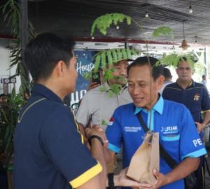 Ketua AKPERSI Rokan Hulu Terima Bantuan Bibit Pohon Dari Kapolres Rokan Hulu