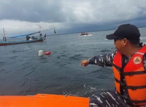Misi Kemanusiaan di Laut Gending, Lanal Banyuwangi Pimpin Pencarian Nelayan Hilang