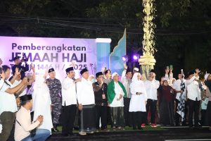 Dandim 0825 Banyuwangi Menghadiri Pelepasan Jemaah Haji sebanyak 725 calon Haji asal Banyuwangi