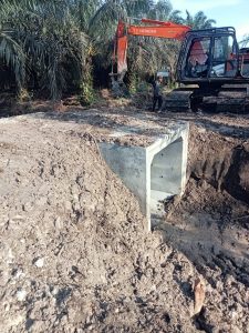 Aksi Nyata TMMD ke-124 Kodim 0320 Dumai : Pemasangan Box Culvert di Bukit Kayu Kapur Terus Berjalan Lancar