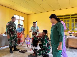 Satgas Pamtas RI–RDTL Yonarhanud 15/DBY Dukung Kegiatan Posyandu di Desa Inbate