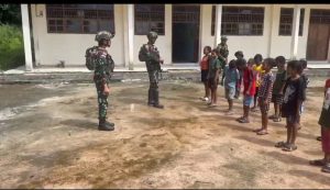 Satgas Yonif 642/KPS Gelar Pelatihan PBB bagi Anak-Anak Distrik Kramomongga