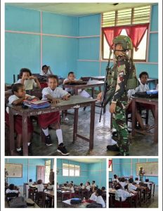 Laksanakan Kegiatan Mengajar, Satgas Yonif 642/Kps Bantu Tugas Guru di Wilayah Pedalaman Papua
