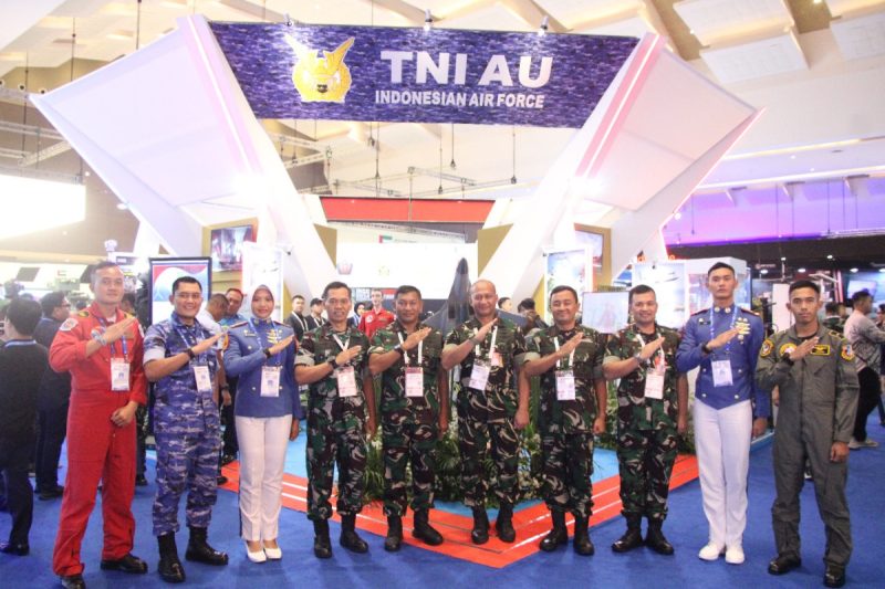﻿Indo Defence 2025 Expo dan Forum, Pangkoopsud I Tinjau Stand TNI AU