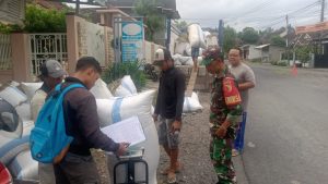 *Babinsa Koramil 0825/20 Songgon Dampingi Serapan Gabah Bulog Untuk Kesejahteraan Petani*