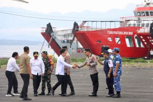 Polresta Banyuwangi Siagakan Personil dalam Kunker Wapres Gibran di Banyuwangi, Tinjau Penanganan Laka Laut KMP Tunu Pratama Jaya*