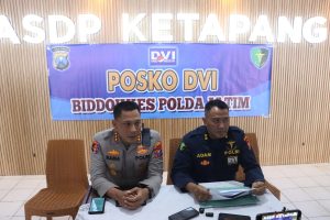 *Kapolresta Banyuwangi dan Tim DVI Polda Jatim Identifikasi Jenazah Korban KMP Tunu Pratama Jaya*