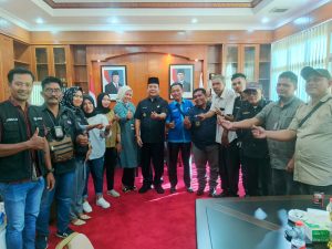 Gempar!!! 17 Media Online Sambangi Wakil Bupati Rokan Hulu