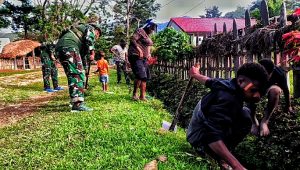 *Menyatu Karya Bhakti Satgas Yonif 521/DY di Distrik Bolakme, Kabupaten Jayawijaya*