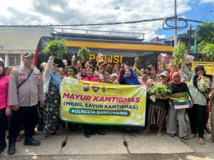 Polresta Banyuwangi Gelar Mayur Kamtibmas dan Edukasi Bahaya Judi Online Serta Sosialsi Operasi Patuh*