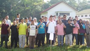 Wabup Sarolangun Gerry Trisatwika Goro Bersama OPD Di Kawasan Hutan Kota Sarolangun