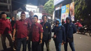 BERBAGI 1000 PAKET SNAK & MINUMAN AIR MINERAL DI SPBU JEMBER ,RAJE ( rumah inspirasi Jember) Bergerak dan Peduli