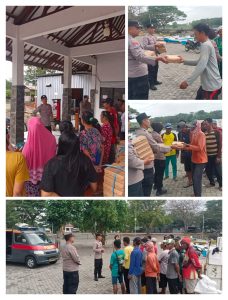 *Polresta Banyuwangi Gelar Jum’at Berkah, Bagikan Nasi Kotak untuk Nelayan*