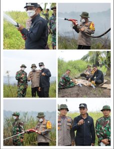 Bersama Wabup dan Dandim 0321, Kapolres Rohil Berjibaku Padamkan Karhutla di Bangko Permata*