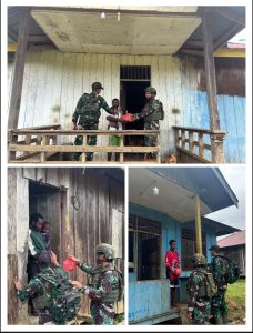 Satgas Yonif 642/Kps Pos Mesna Berbagi Sembako di Kampung Mesna