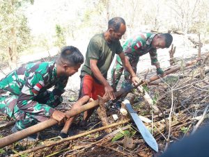 Satgas Pamtas RI-RDTL Laksanakan Karya Bhakti Perbaikan Saluran Air di Dusun Oelbinose