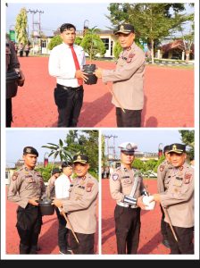Peduli Personel dan Lingkungan, Kapolres Rohil Beri Hadiah Bibit Pohon Ke Personil Berulang Tahun