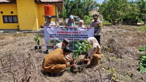 Polres Rokan hilir melalui polsek simpang kanan secara berkesinambungan melaksanakan penanaman pohon buah buahan