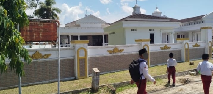 Rumdis Bupati Labuhanbatu Diduga ‘Caplok’ Lahan PT KAI