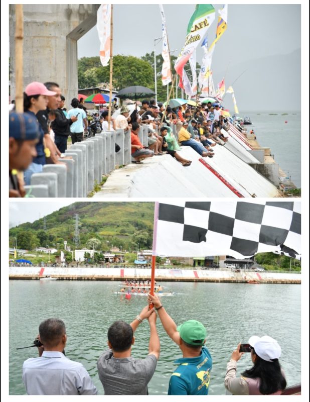 PURAKA MEDAN JUARAI FESTIVAL SOLU BOLON SAMOSIR, BUPATI DAN WABUP SERAHKAN PIALA